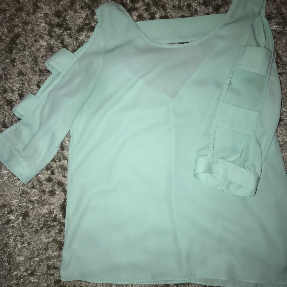 MINT GREEN CUTOUT SLEEVE BLOUSE